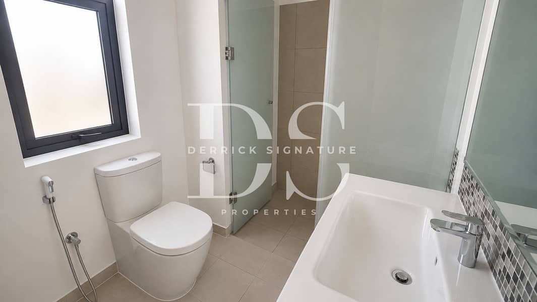 10 Room 2 Bathroom. jpg