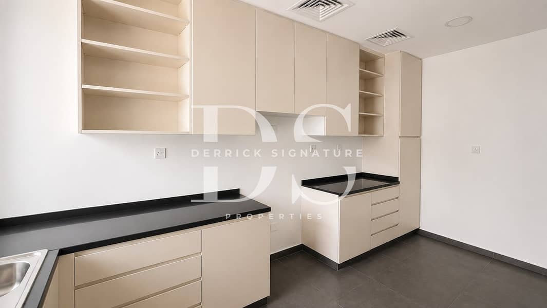14 Kitchen 2. jpg