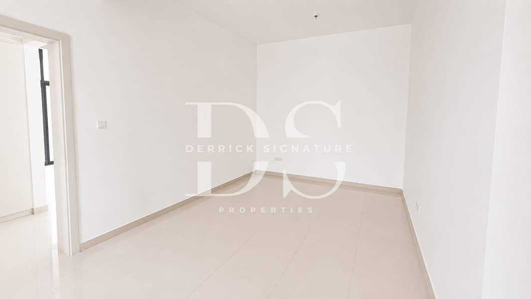 18 Upstairs Living Room. jpg