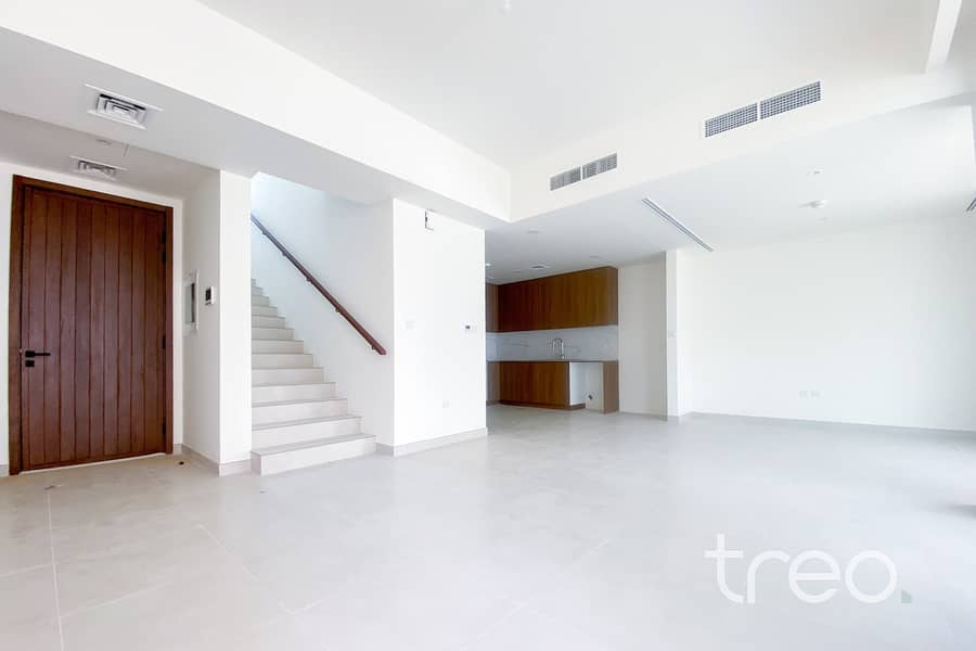 3 213 Maha, Town Square - 4. jpg