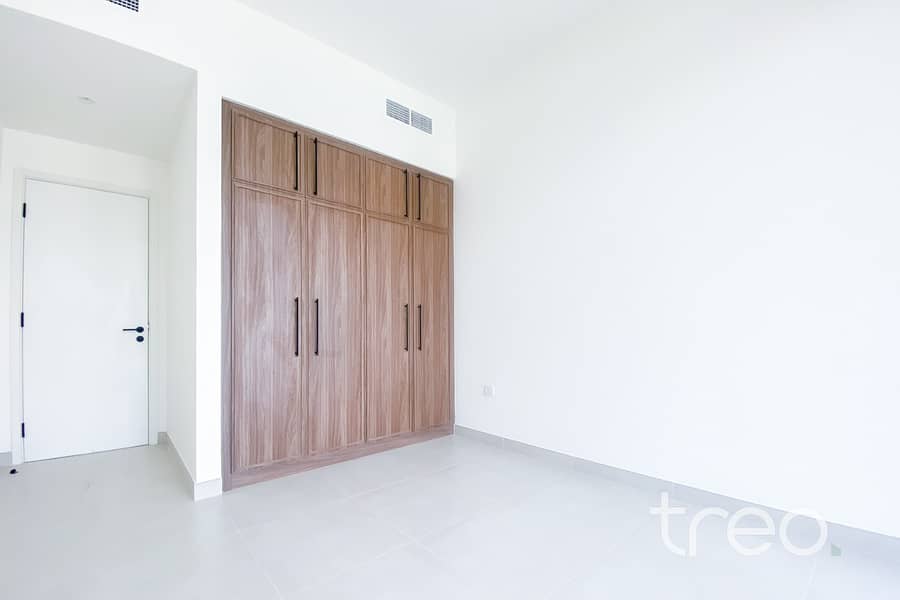 6 213 Maha, Town Square - 6. jpg