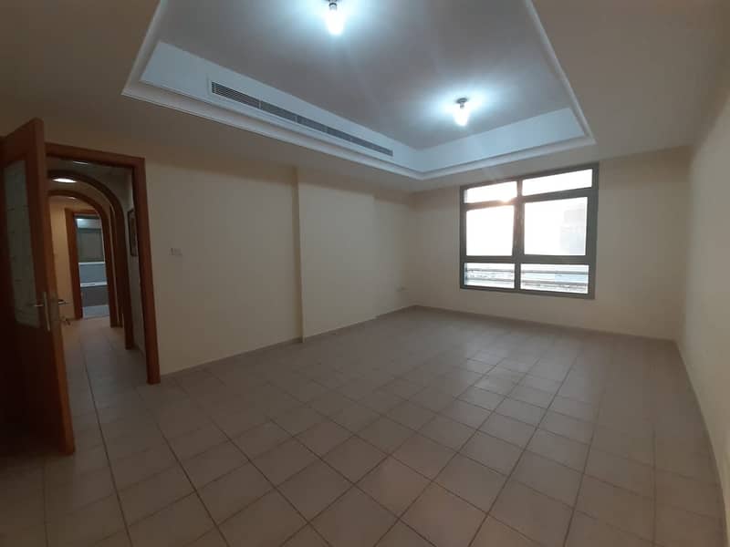 Owesome 2 Bedrooms Flat With Wardrobes and Balcony in Shabiya