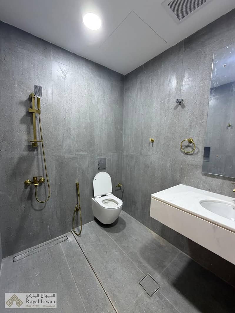 11 fff50bd7-95b8-4025-9522-6be22bea55f0. jpg