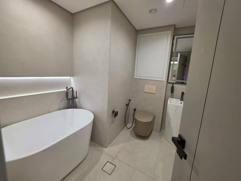 16 6f74980a-5b3b-4e1f-8de1-cad23a9f5e20. jpg