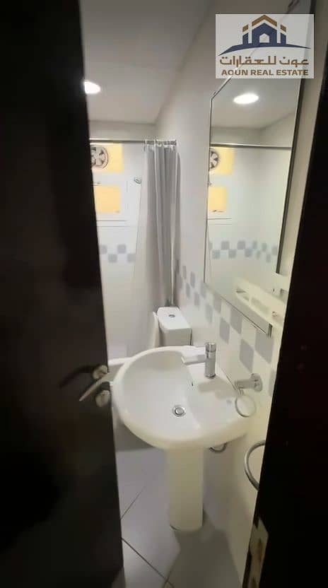 12 03_guest_bathroom (1). jpg