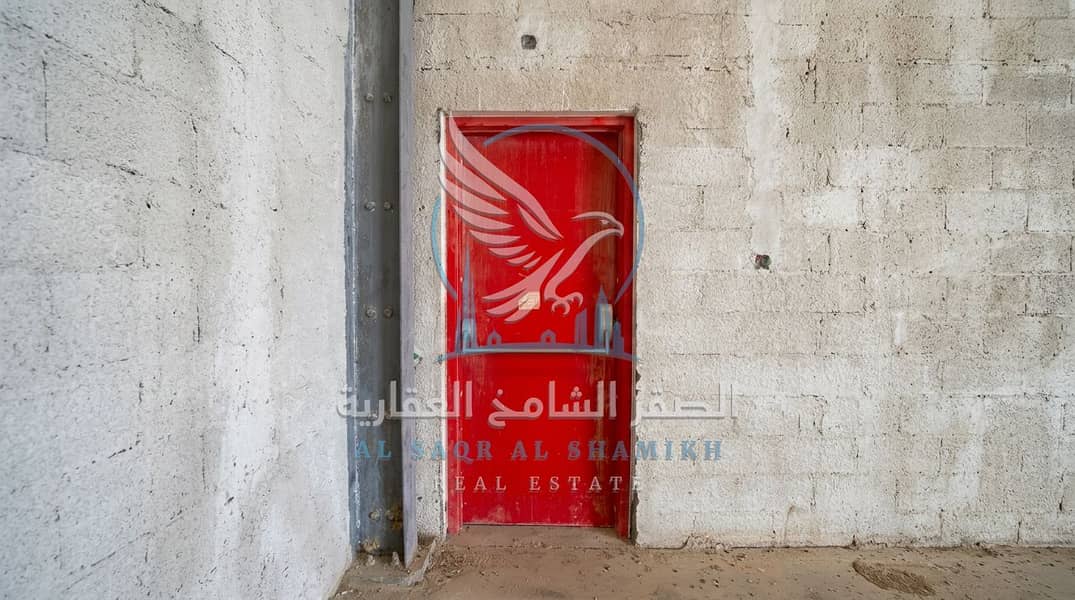 10 مستودع 3,050 قدم مربع في موقع استراتيجي على الشارع الرئيسي. . jpeg