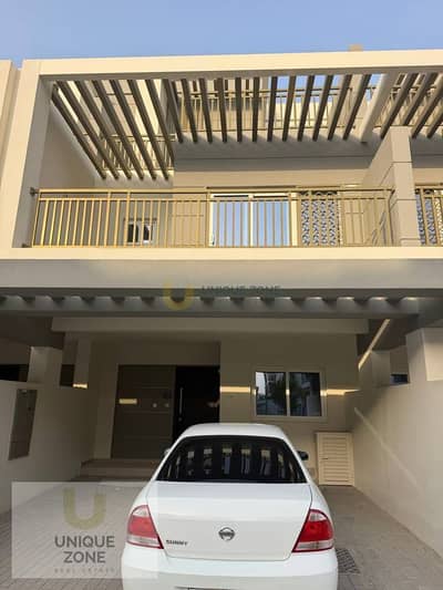 4 habitaciones Townhouse para en Alquiler en DAMAC Hills 2 (Akoya by DAMAC), Dubai - Casa adosada en DAMAC Hills 2 (Akoya by DAMAC)，Camelia, 4 dormitorios, 105000 AED - 16349568