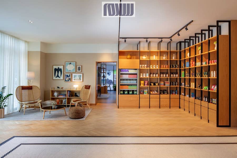20 Entrance & Pantry. jpg