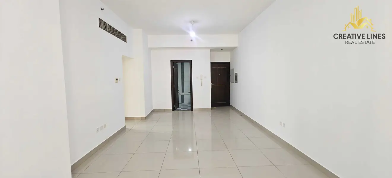 Spacious 2BHK Apartment available// All Facilities// Ready to move// School zone// closed to pond park