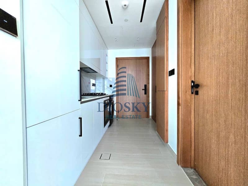 4 Image 4