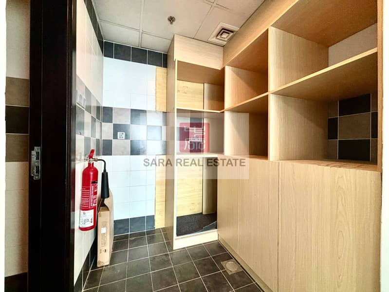 13 6.0 Pantry. JPG