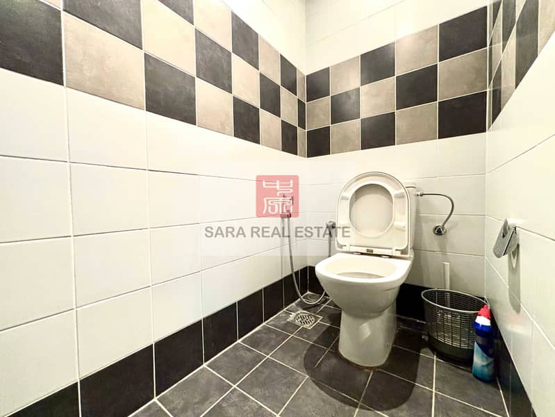 15 7.1 Sink & Tolet. JPG