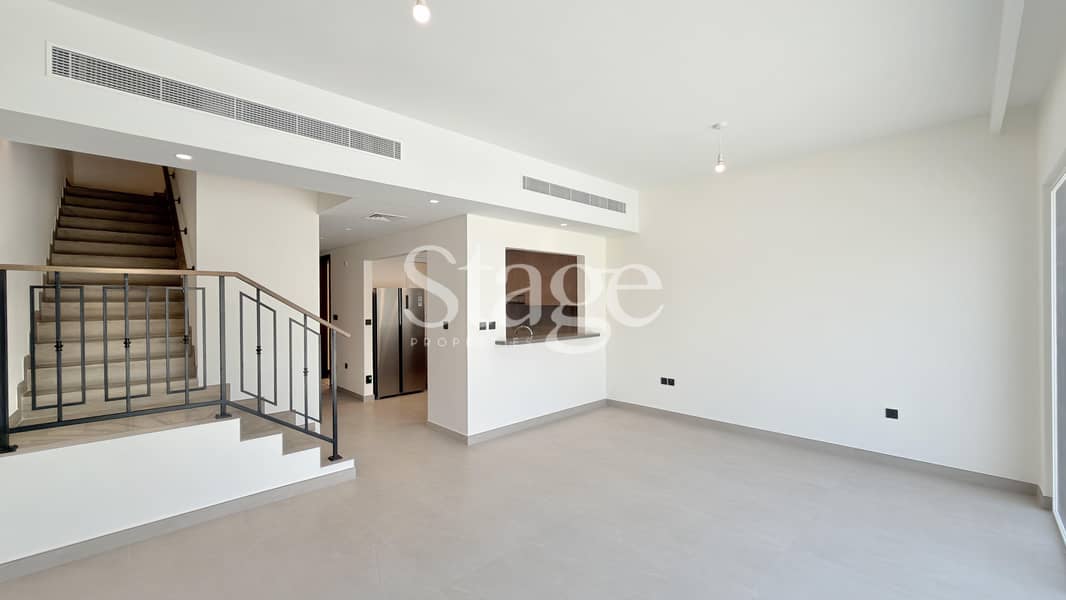 Casa adosada en DAMAC Lagoons,Nice, 4 dormitorios, 155000 AED - 16389283 Casa adosada en DAMAC Lagoons,Nice, 4 dormitorios, 155000 AED - 16389283