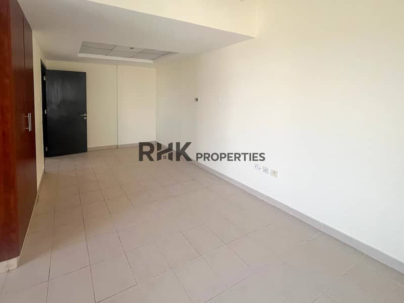 6 Bright unfurnished bedroom with built-in wardrobe and en-suite door in Dubai residential tower