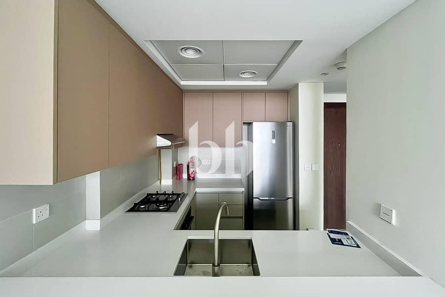 3 images image img