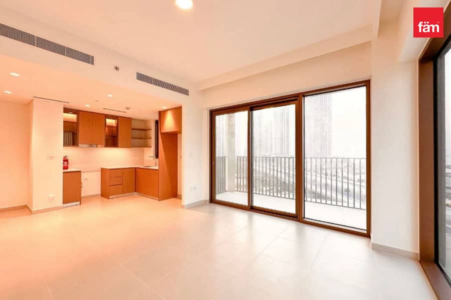 Huge Layout | Refined Living by the Creek Huge Layout | Refined Living by the Creek