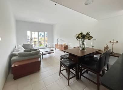 2 Schlafzimmer Wohnung zum Verkauf in Discovery Gardens, Dubai - living2. jpg