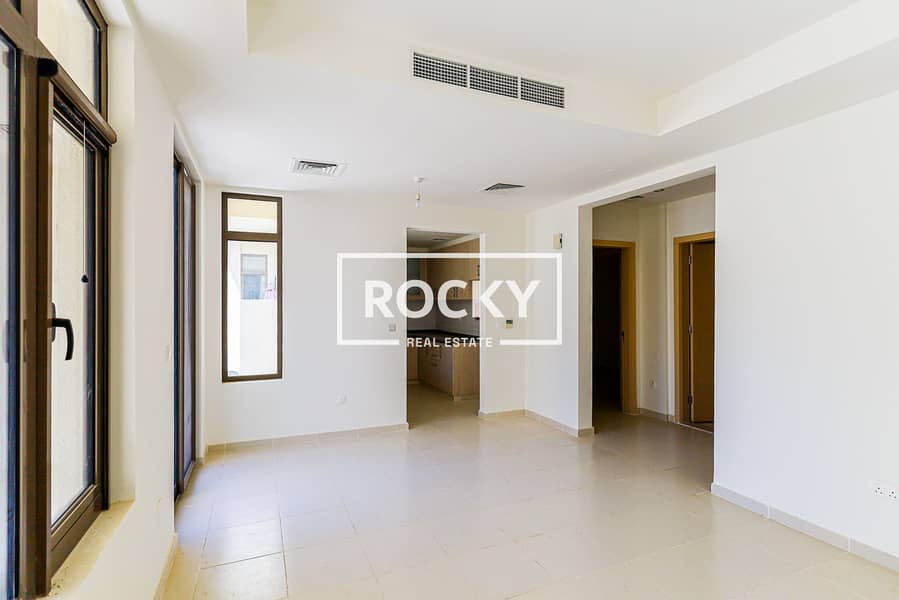 2 Mira Oasis - Living room (2). JPG