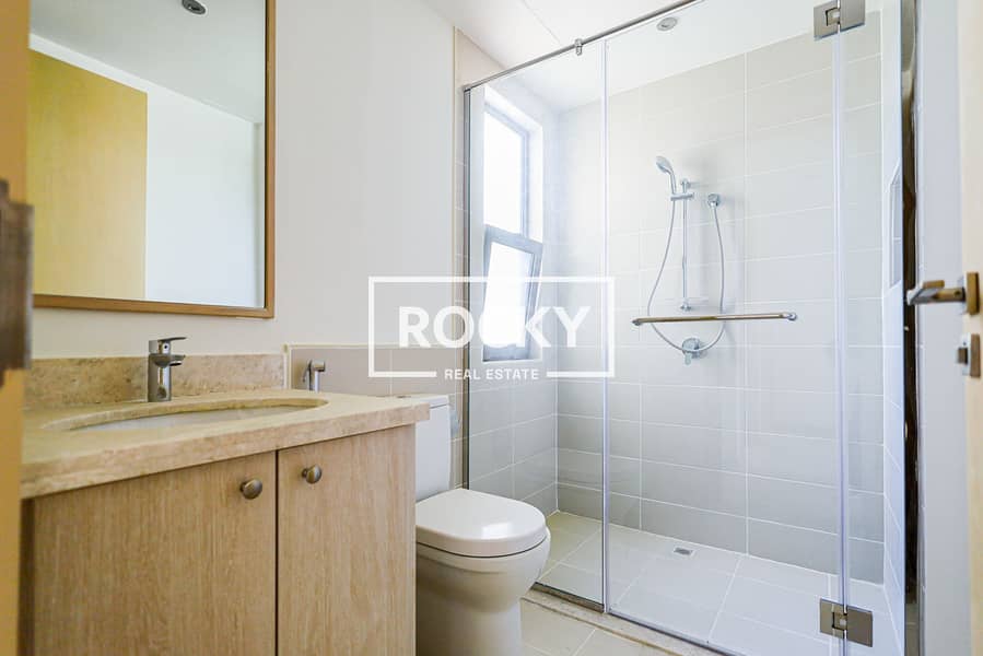 16 Mira Oasis - Bath room (2). JPG