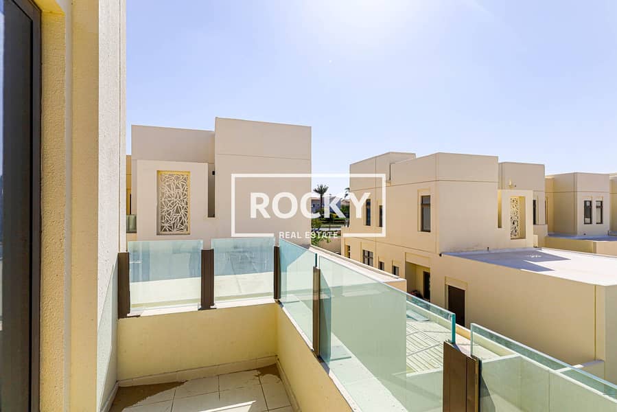 21 Mira Oasis - Balcony (1). JPG