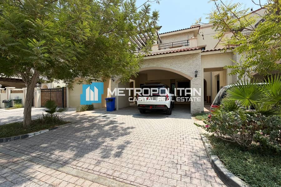 Ready To Move | Private Parking | Well Maintained Ready To Move | Private Parking | Well Maintained