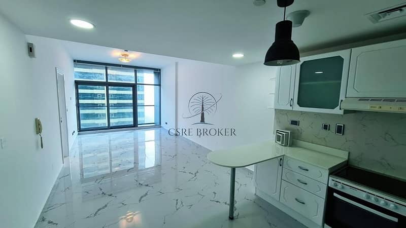 Unfurnished | High floor | Near metro Unfurnished | High floor | Near metro