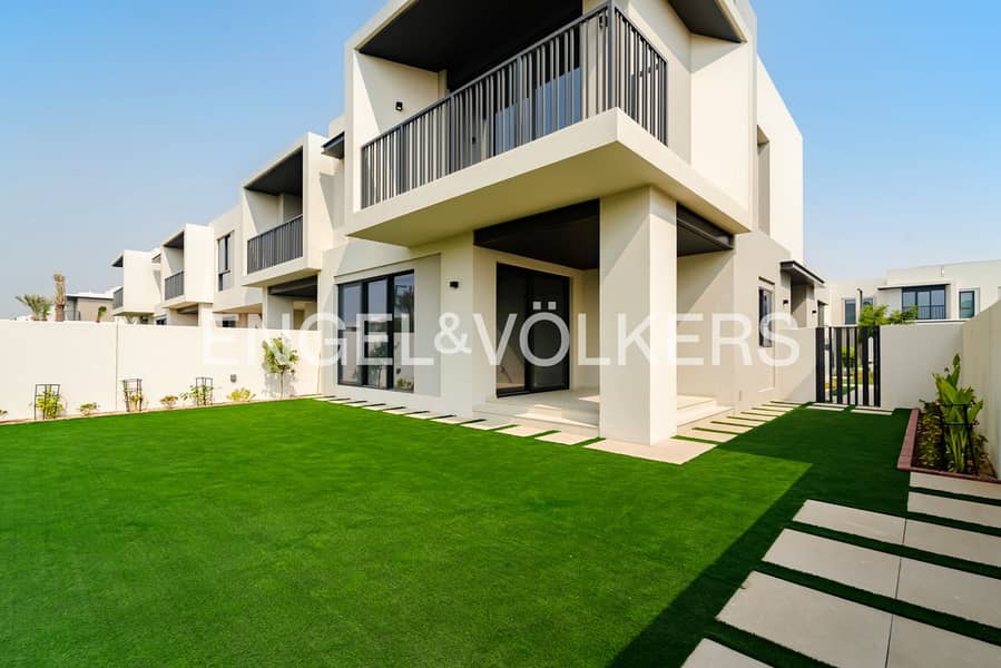 Corner Unit | Single Row | Landscaped Corner Unit | Single Row | Landscaped