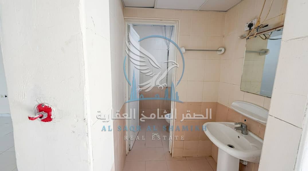 14 معرض الصناعية 12 مع ميزان مساحة 3500 (3). jpeg