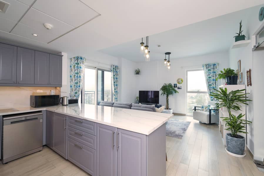 15 Living:Kitchen. jpg