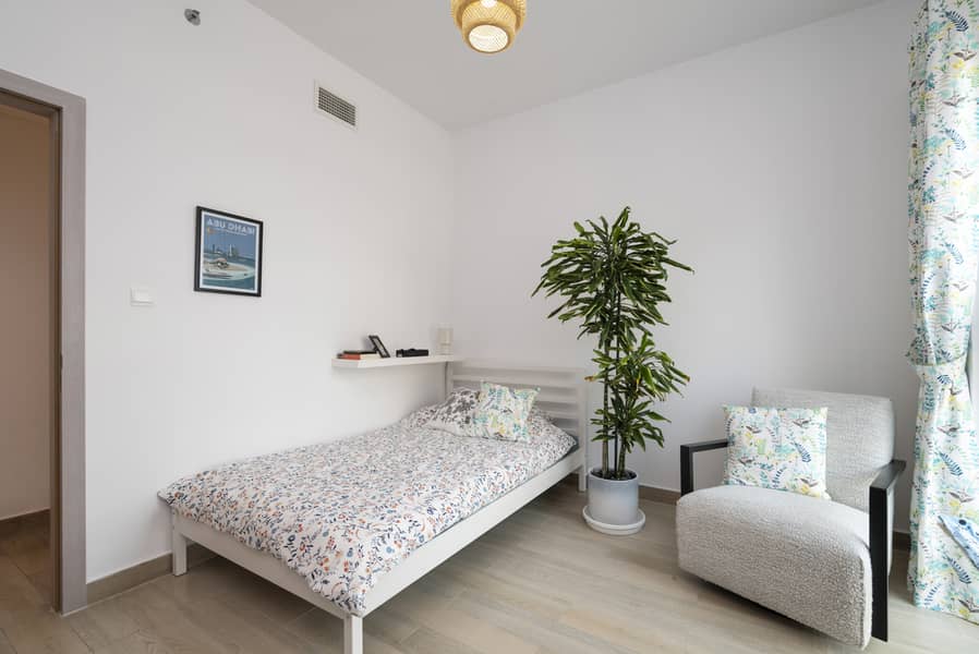 19 Bedroom-3b. jpg