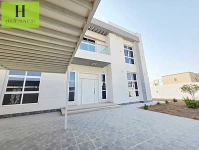 5 habitaciones Villa para en Alquiler en Al Falaj, Sharjah - 20260704_163225. jpg