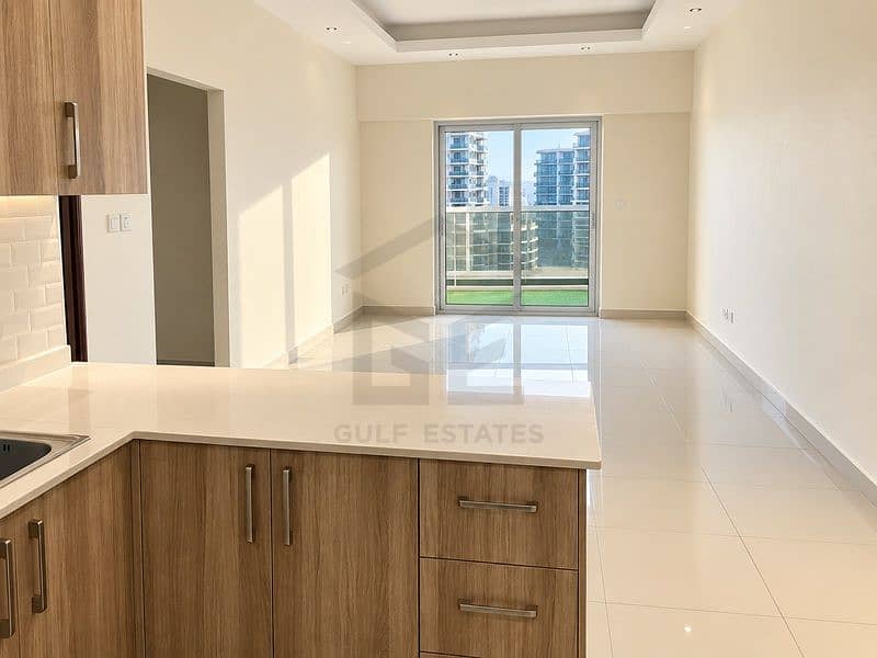 2 03_Living_Area_From_Kitchen_800x600. jpg