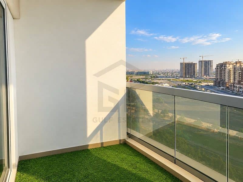 15 18_Balcony_Alternate_View_800x600. jpg