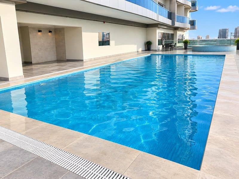 17 23_Swimming_Pool_800x600. jpg