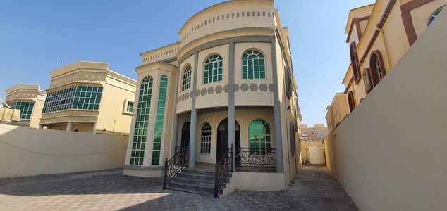 للايجار فيلا طابقين في الروضة . . . . . . عبارة عن 5 غرف ومجلس وصالة وحوش بسعر مناسب للايجار فيلا طابقين في الروضة . . . . . . عبارة عن 5 غرف ومجلس وصالة وحوش بسعر مناسب