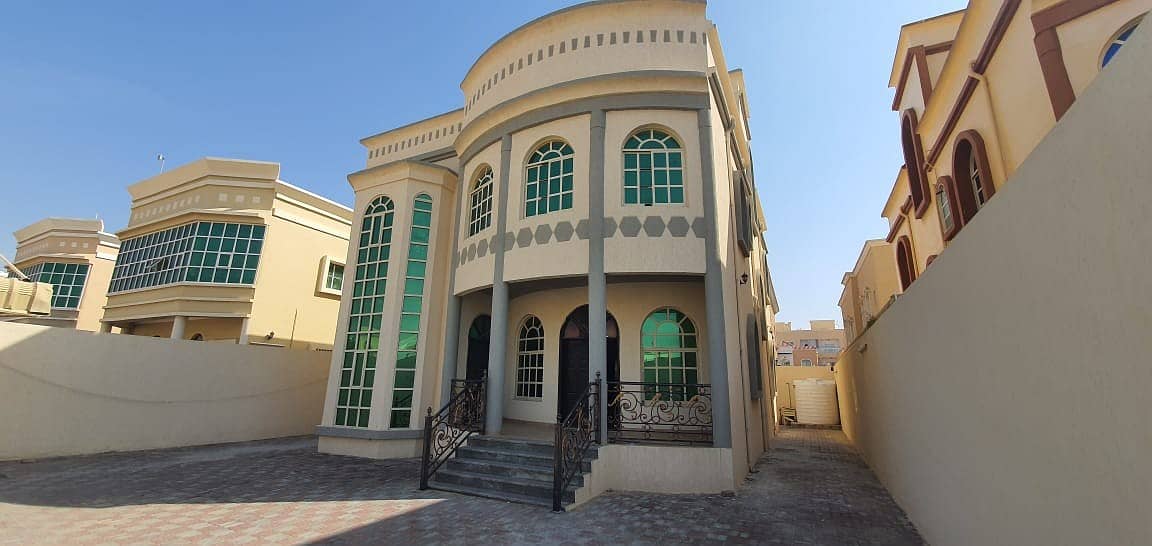 للايجار فيلا طابقين في الروضة . . . . . . عبارة عن 5 غرف ومجلس وصالة وحوش بسعر مناسب للايجار فيلا طابقين في الروضة . . . . . . عبارة عن 5 غرف ومجلس وصالة وحوش بسعر مناسب