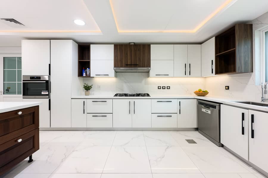 8 luxury_kitchen_daylight-f37e2b63-4e4d-41a3-a957-a8c6bbe0fb32. jpg