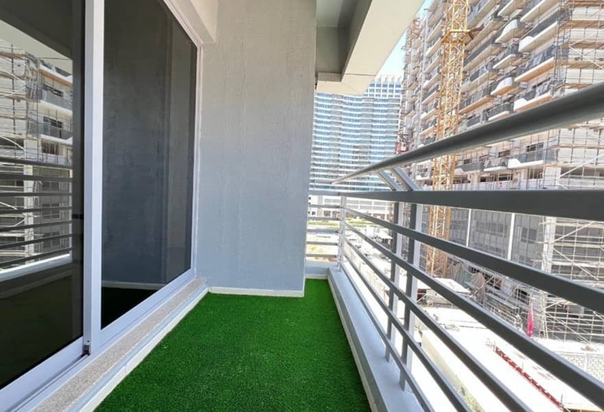 3 Spacious Home | Near The Aquila School | DLRC — photo 3