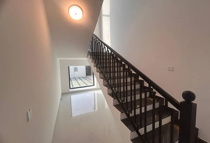 2 Spacious 4BR Villa | Private Garden | Al Aweer — photo 2