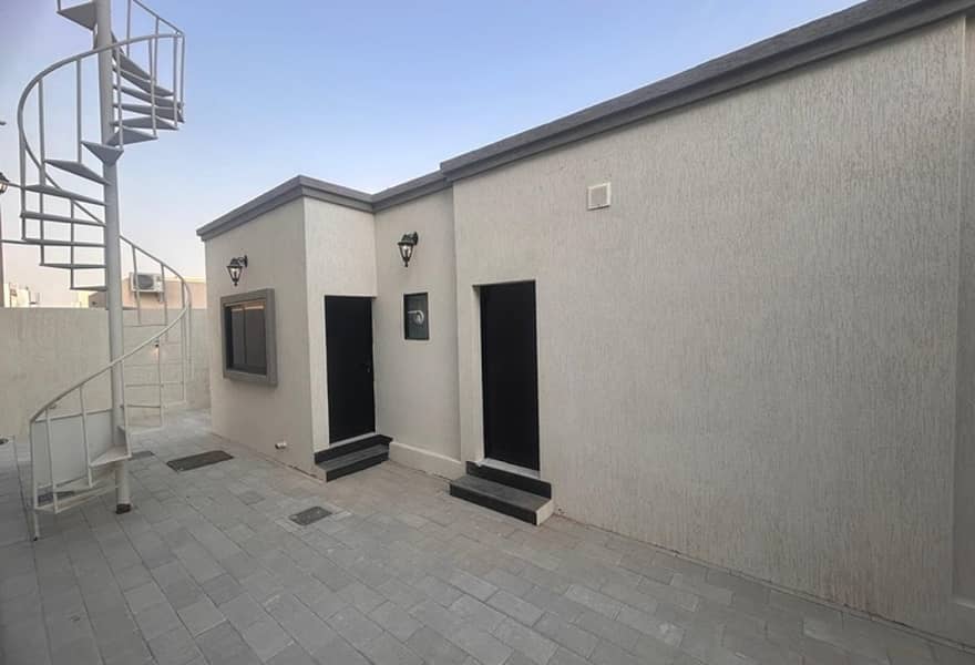3 Spacious 4BR Villa | Private Garden | Al Aweer — photo 3