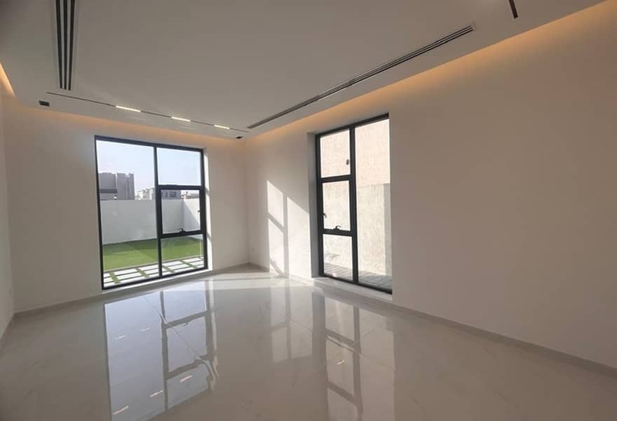 4 Spacious 4BR Villa | Private Garden | Al Aweer — photo 4