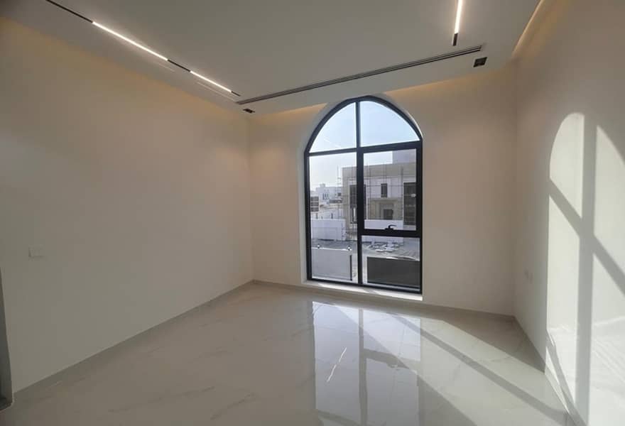 8 Spacious 4BR Villa | Private Garden | Al Aweer — photo 8