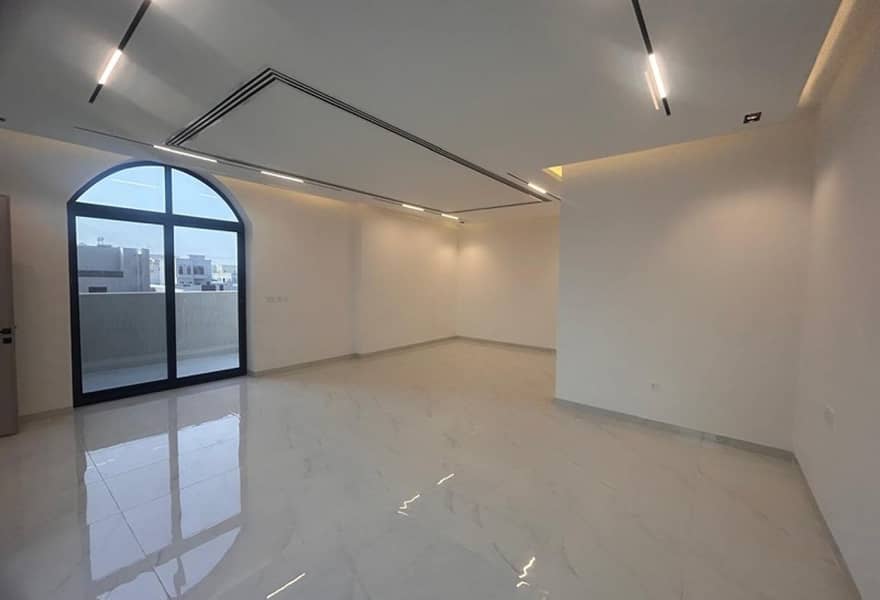 11 Spacious 4BR Villa | Private Garden | Al Aweer — photo 11