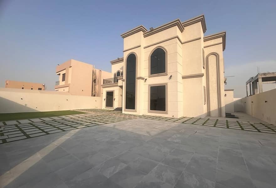 14 Spacious 4BR Villa | Private Garden | Al Aweer — photo 14