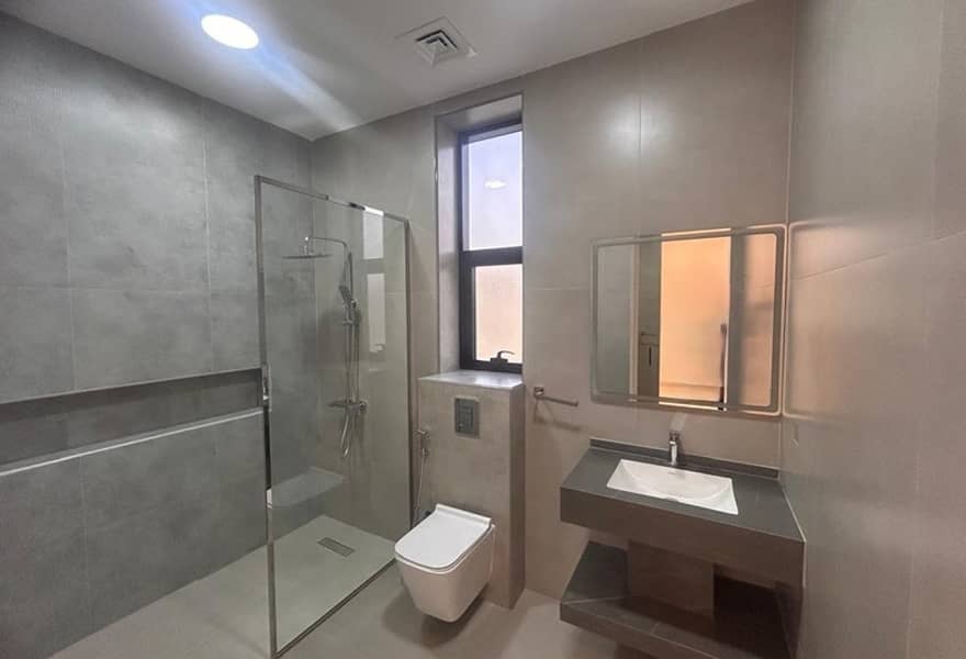 15 Spacious 4BR Villa | Private Garden | Al Aweer — photo 15