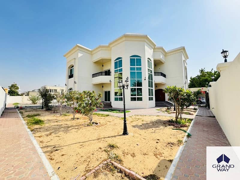 12 4BR Family Villa | Spacious | Prime Location — photo 12