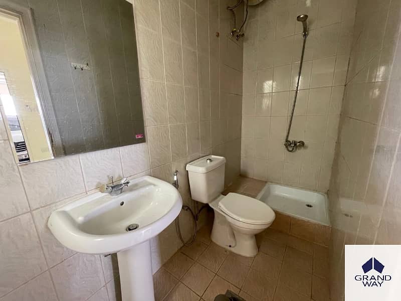 16 4BR Family Villa | Spacious | Prime Location — photo 16