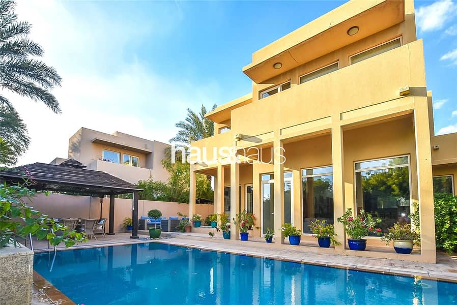 | Immaculate | Private pool | Park backing