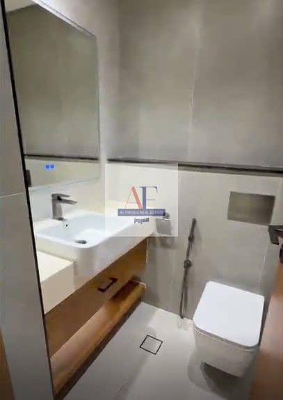 8 bathroom. jpg