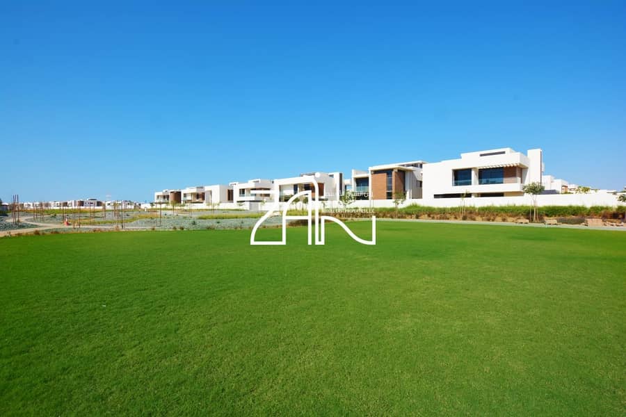 Single Row 5 BR T4 on Green Belt No Service Charge Single Row 5 BR T4 on Green Belt No Service Charge